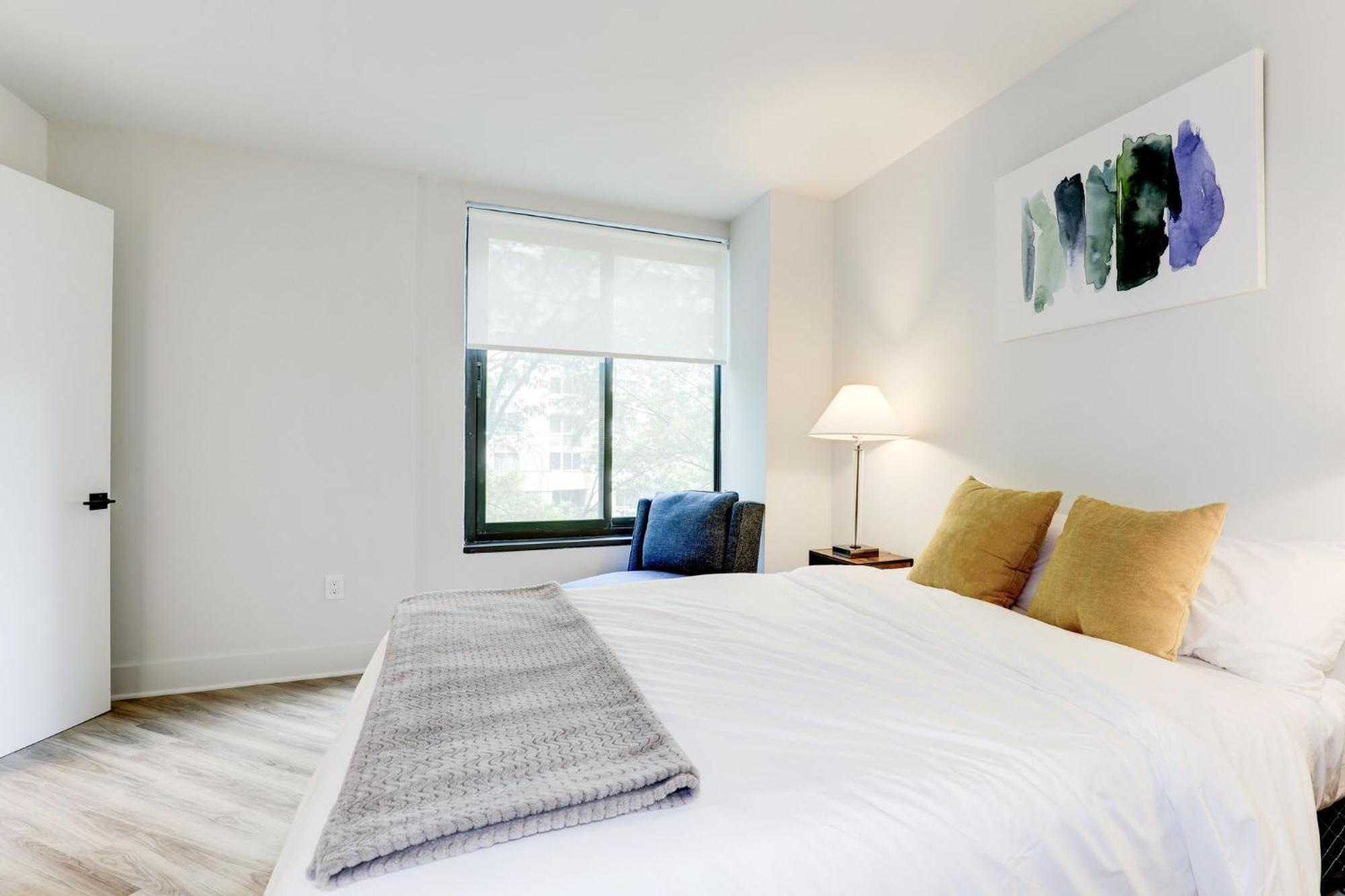 2Br Executive Apartment With Spacious Layout Arlington Exterior photo