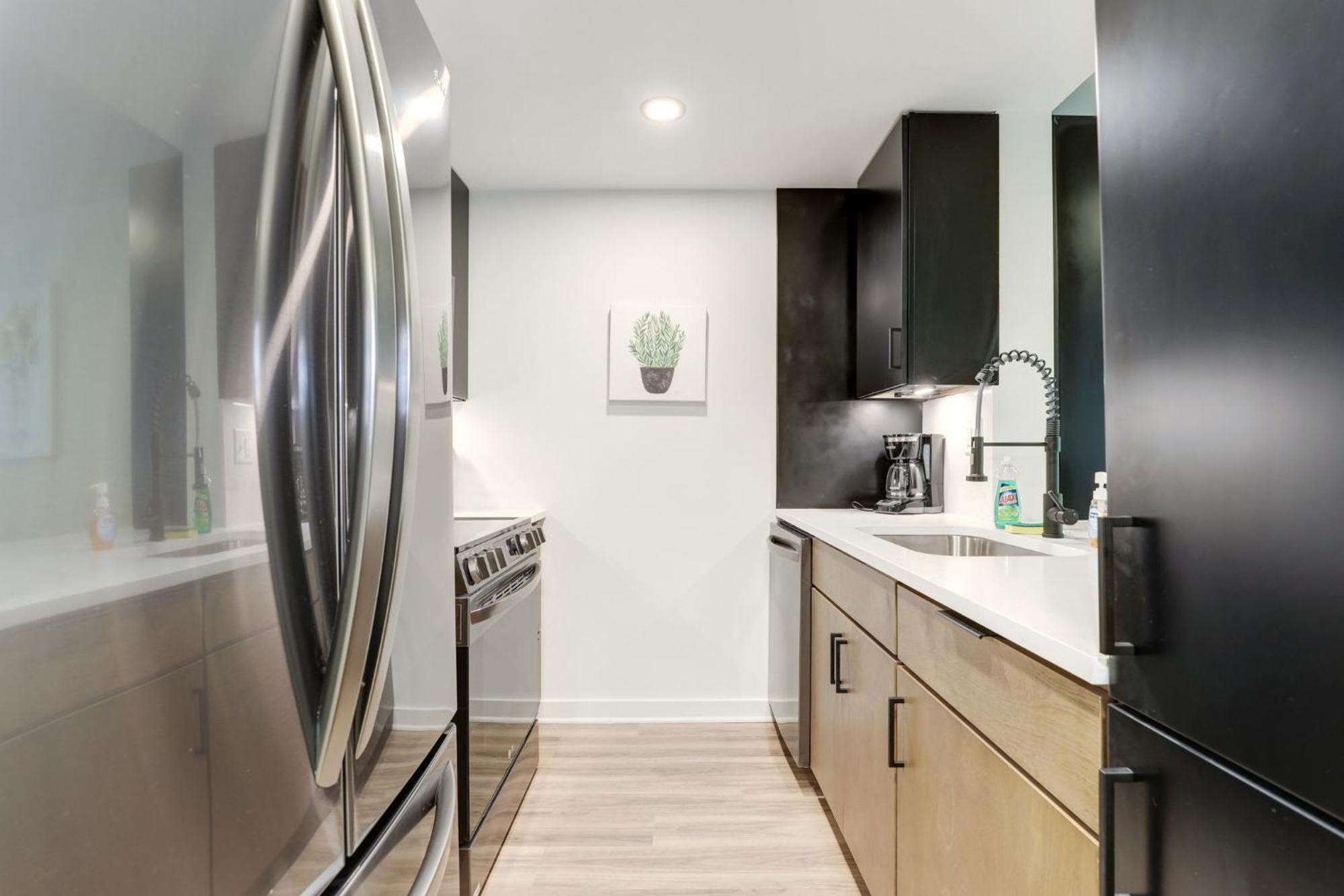 2Br Executive Apartment With Spacious Layout Arlington Exterior photo