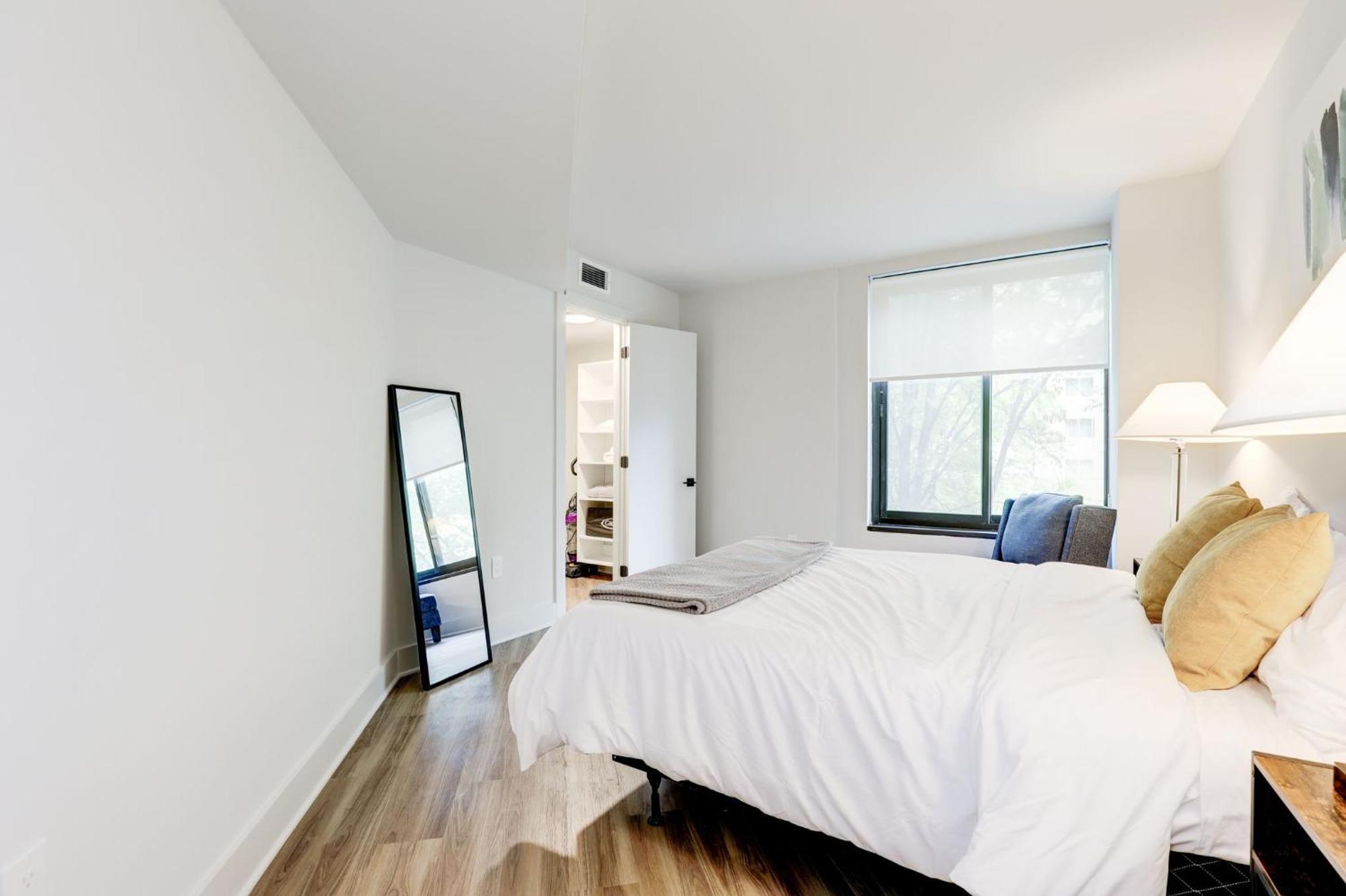 2Br Executive Apartment With Spacious Layout Arlington Exterior photo